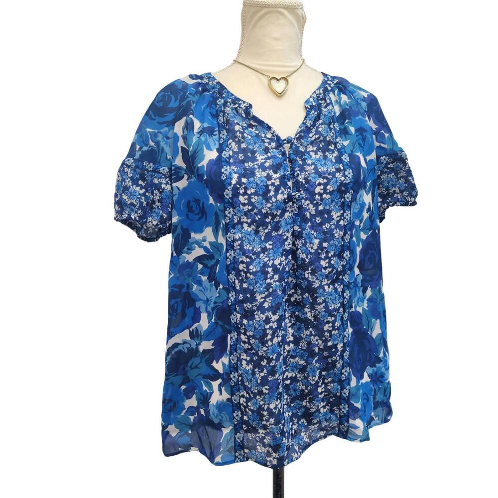Floral, Short Sleeve, Lightweight Blouse. Size: Medium